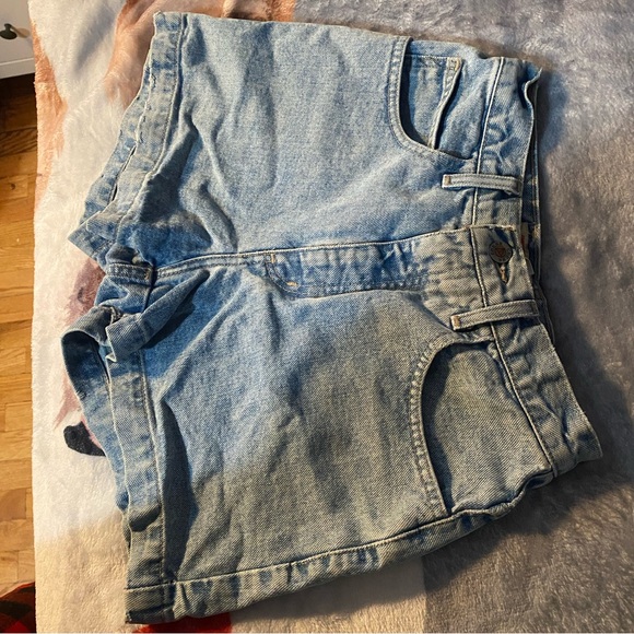 Vintage Guess Shorts - Picture 3 of 4